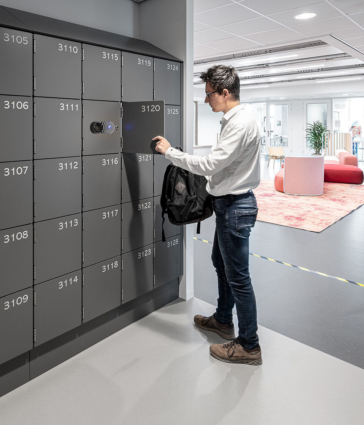 Maatwerk volkern studenten lockers centraal sluitsysteem campus Nova College Haarlem lr 2